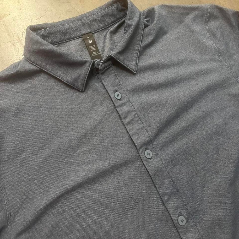 Lululemon men's blue‎ button up long sleeve performance stretch over shirt